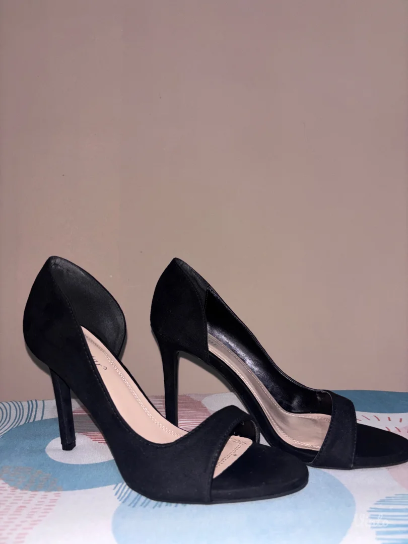 Elegantne crne cipele