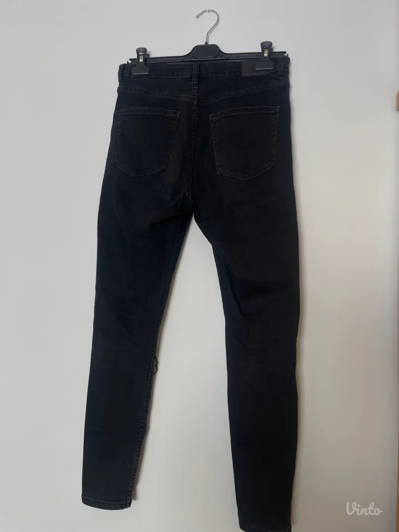 Bershka crne farmerke