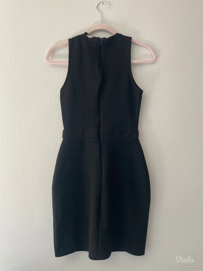 Crna haljina sa pertlom