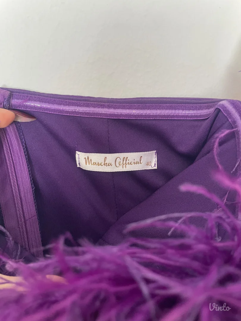 Ljubicasta haljina sa perjem