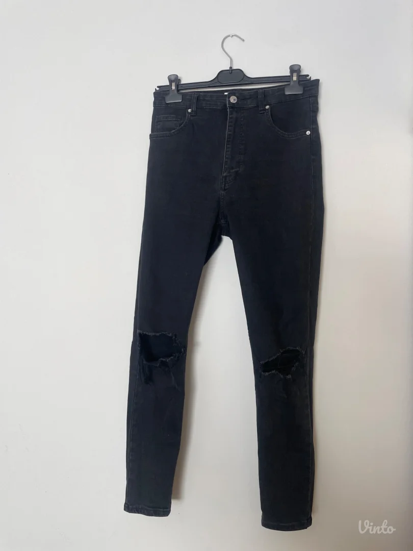 Bershka crne farmerke