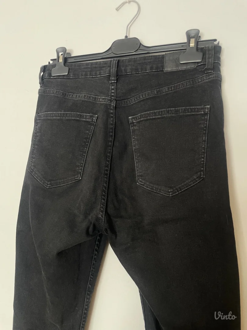 Bershka crne farmerke