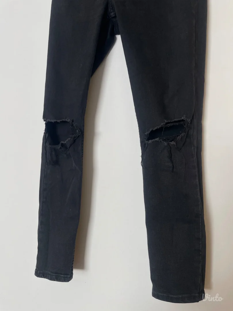 Bershka crne farmerke