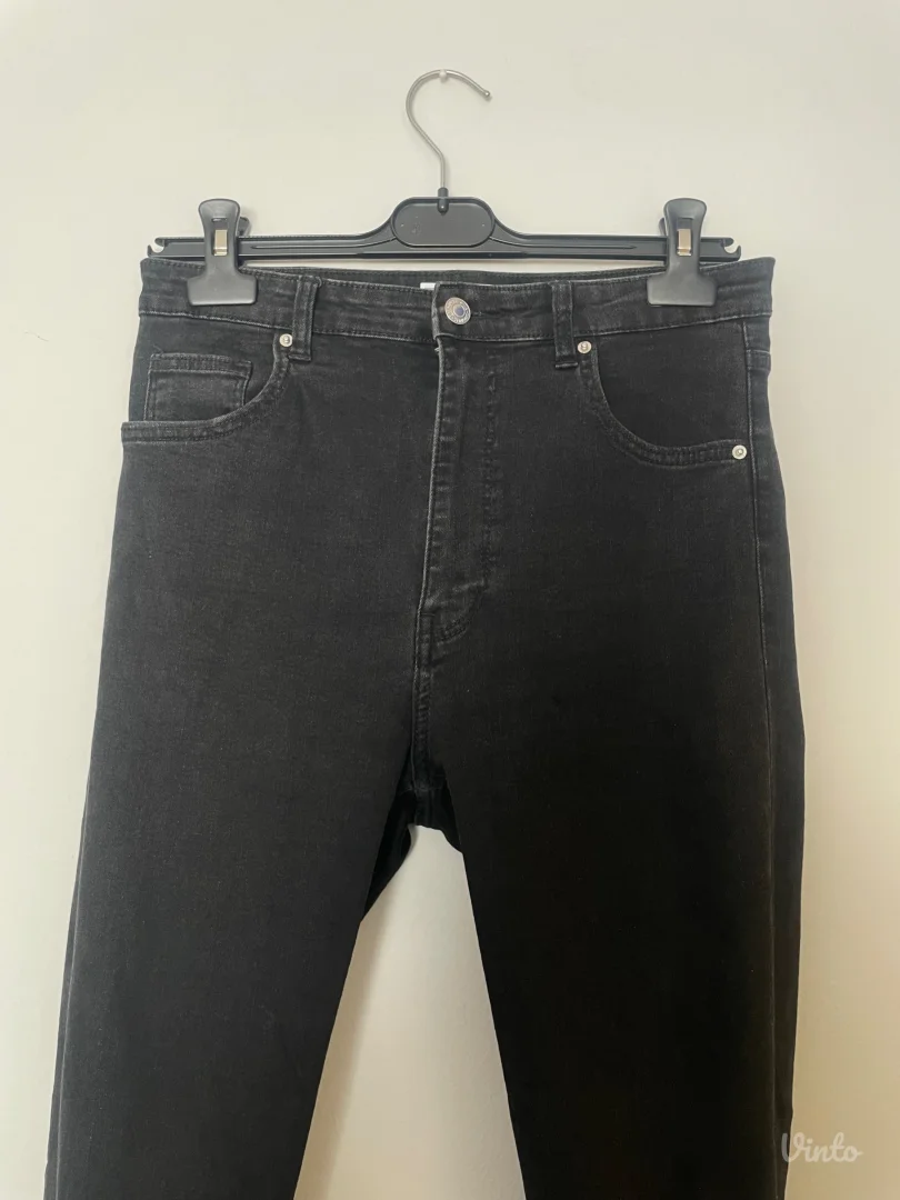 Bershka crne farmerke