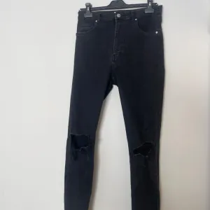 Bershka crne farmerke