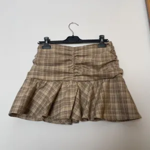 Blondy karirani skort