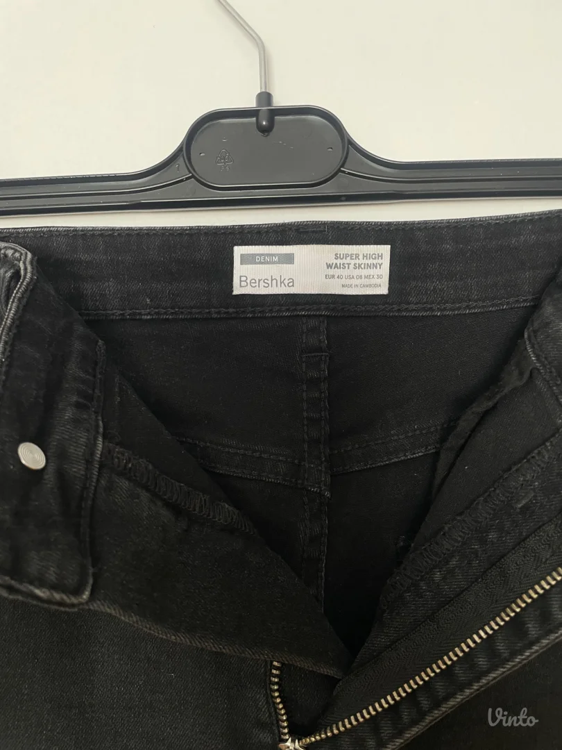 Bershka crne farmerke