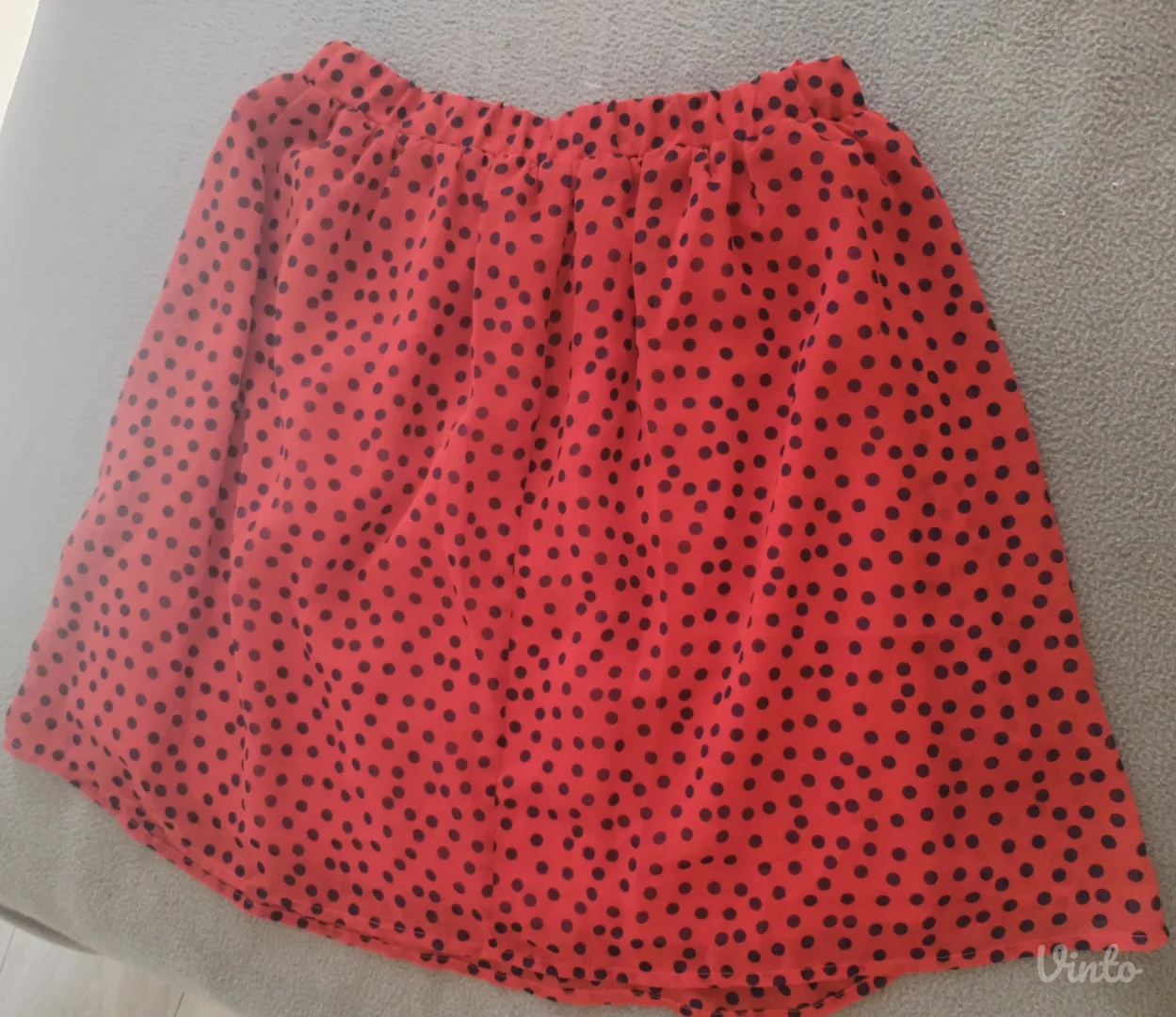 Crvena suknja na tufne S nova