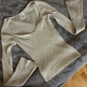 H&M majica na dug rukav