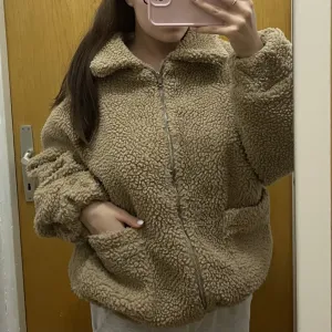 pretty little thing jaknica