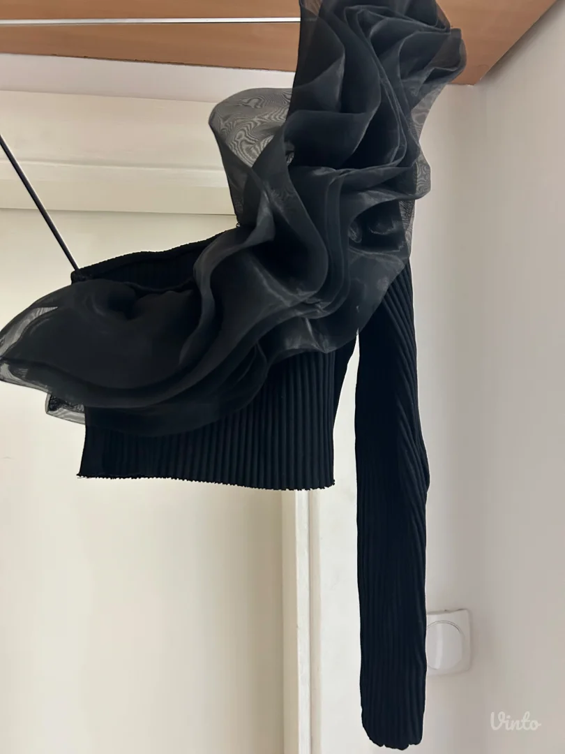 Zara - crni svečani top