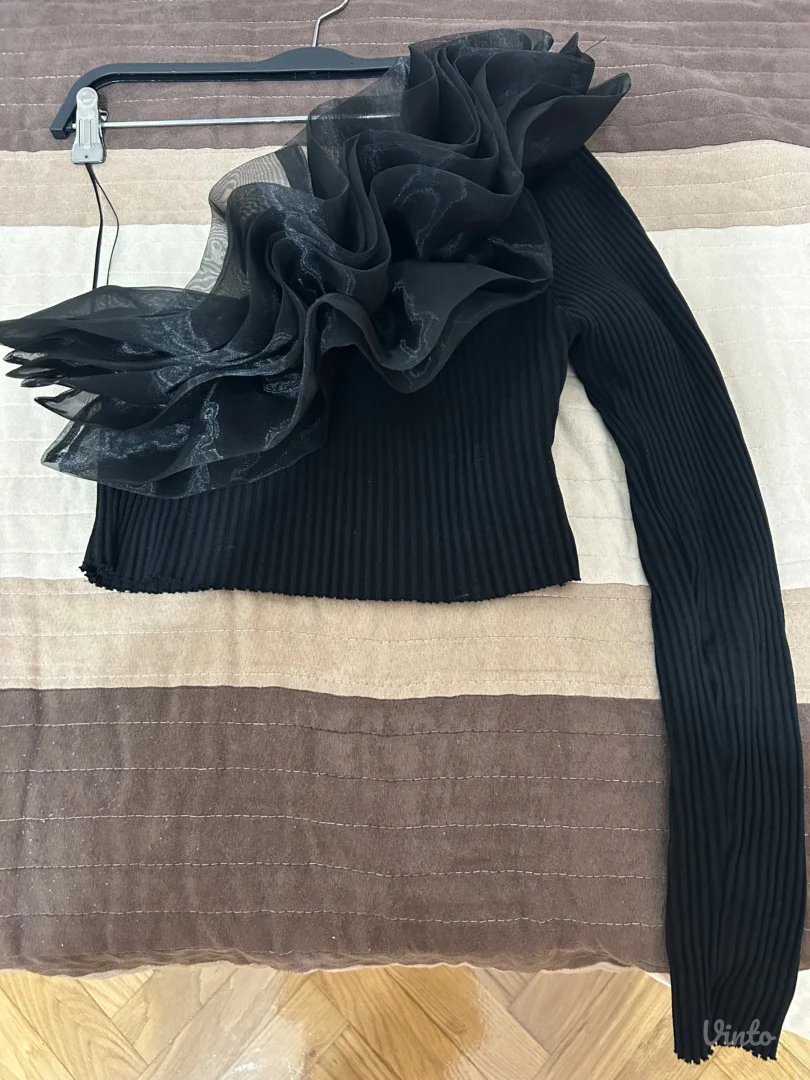 Zara - crni svečani top