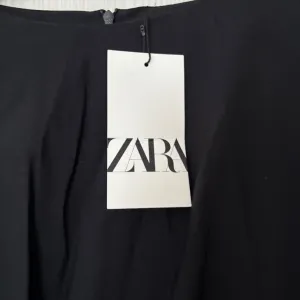 Zara haljina crna NOVO