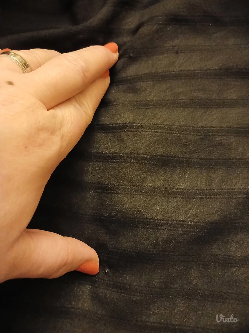 Ženska crna tunika-ogrtač