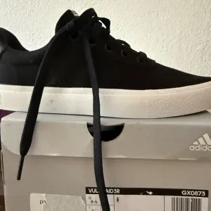 Adidas crne ženske patike 38