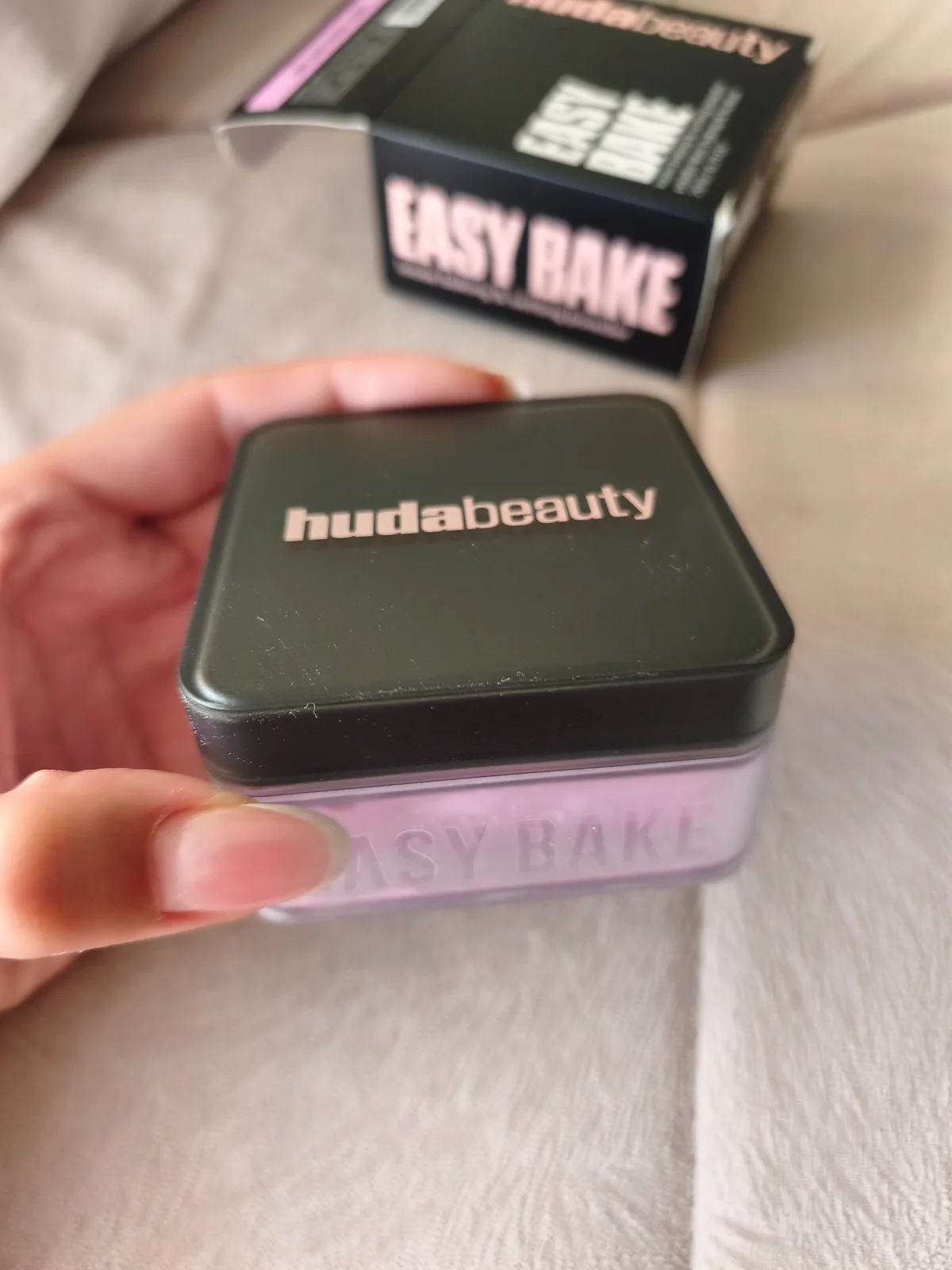 Huda beauty seting puder