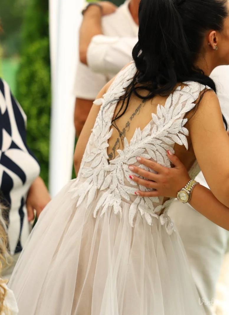 Svecana bela haljina