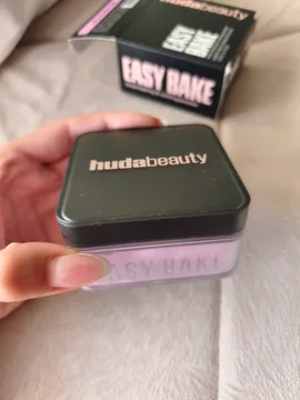 Huda beauty seting puder