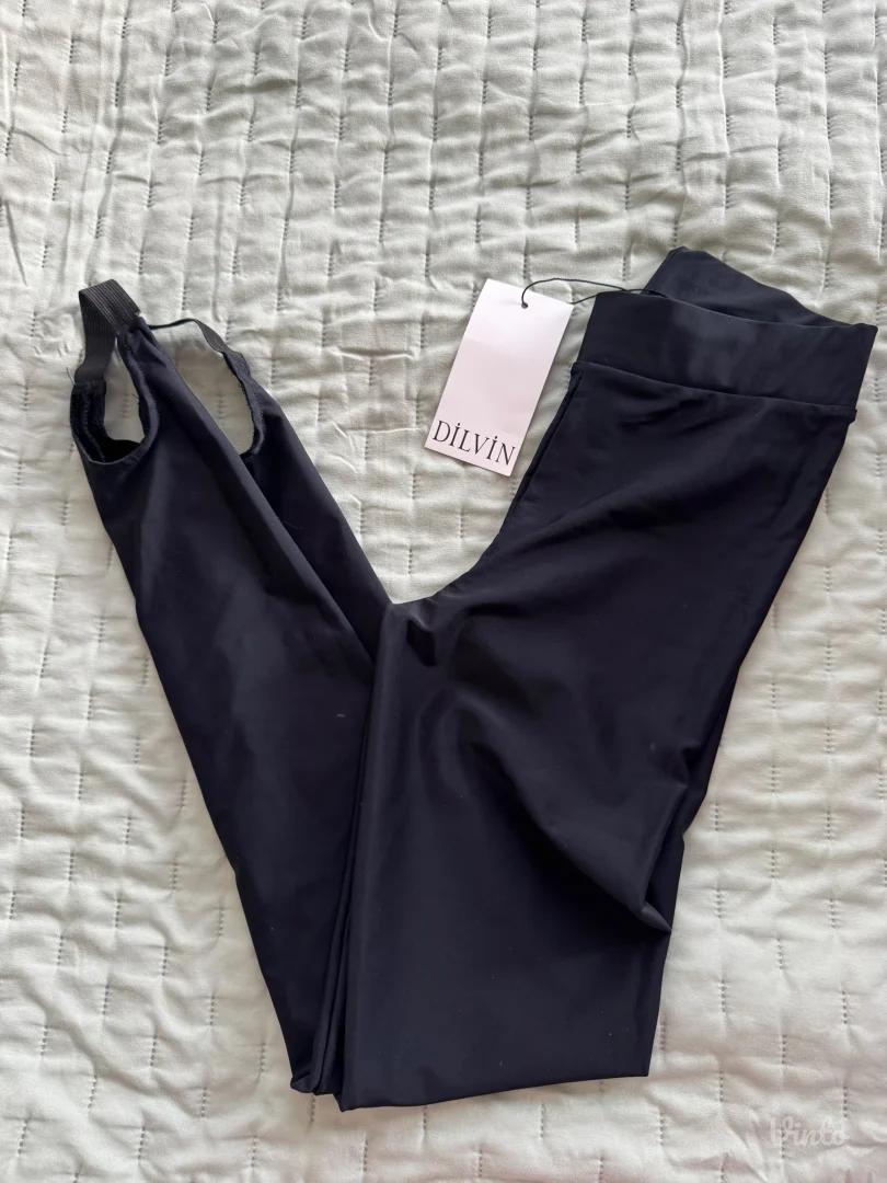 Dilvin nove helanke sa stopom sa etiketom