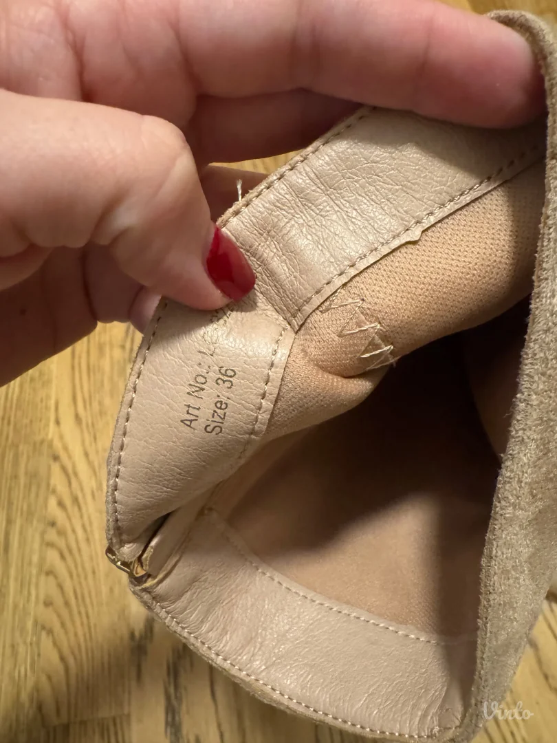 Duboke bez cizme na stiklu