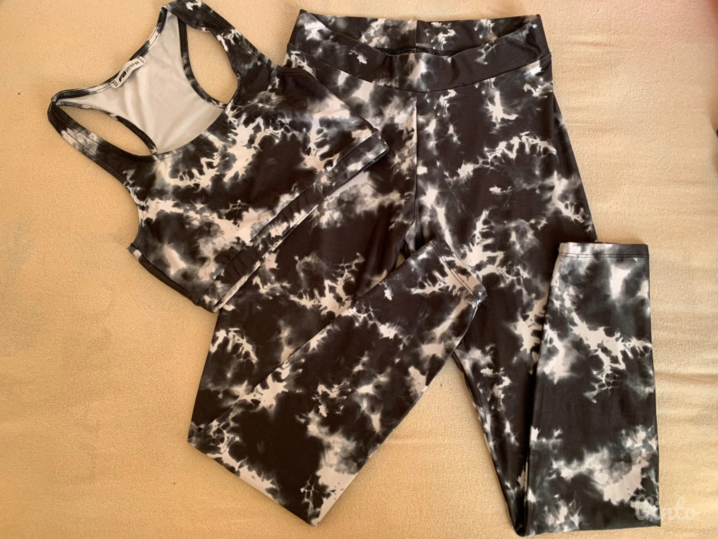 Komplet helanke I top za treniranje