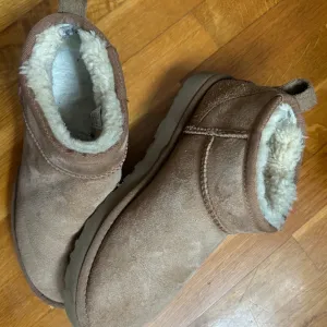 Ugg cizme - Classic Ultra Mini
