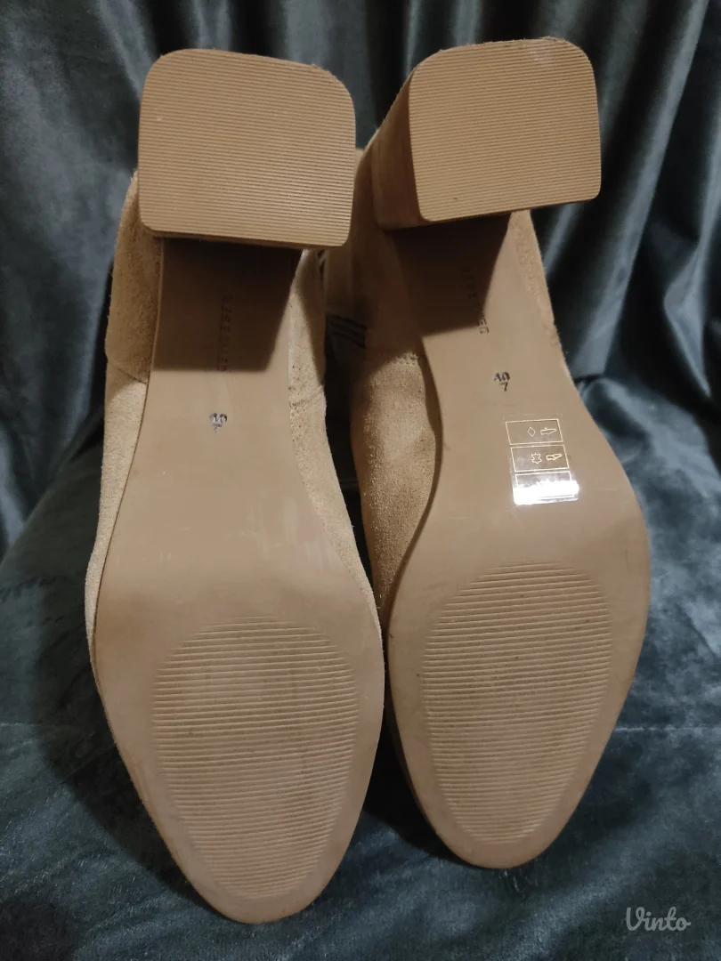 Rezerved kozne cizme