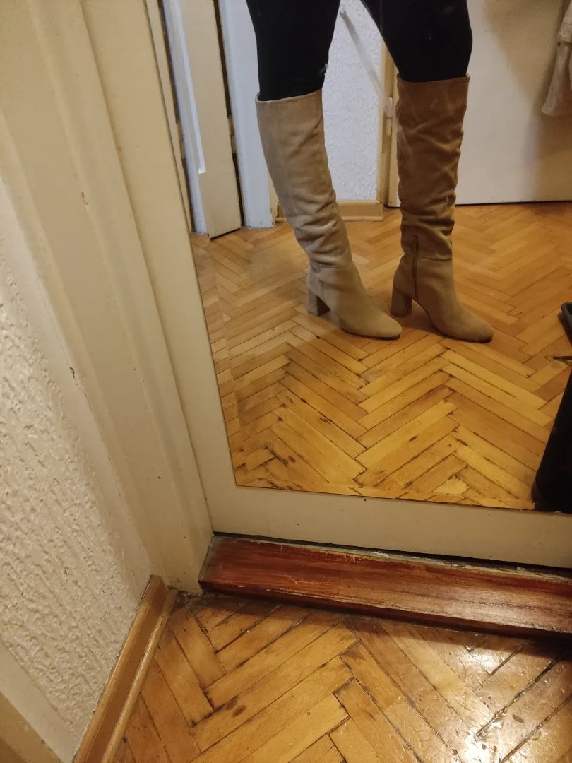 Rezerved kozne cizme