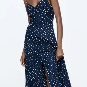 Zara midi haljina na tufnice