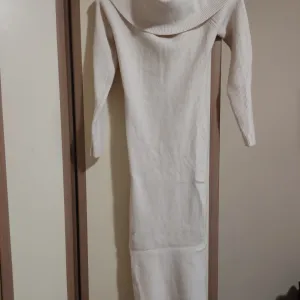 Reserved Midi haljina