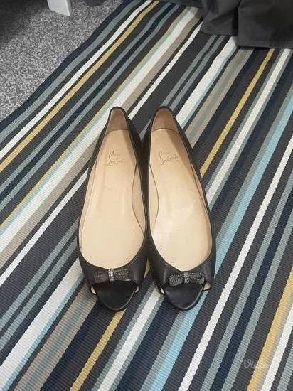 Original Christian Louboutin ravne kozne cipele