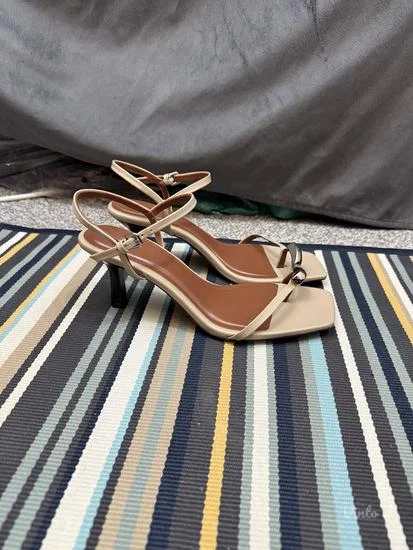 Savršene kozne Zara sandale