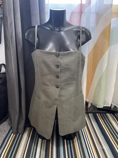 Nov elegantni Massimo Dutti laneno korset M