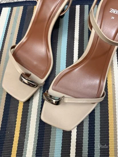 Savršene kozne Zara sandale