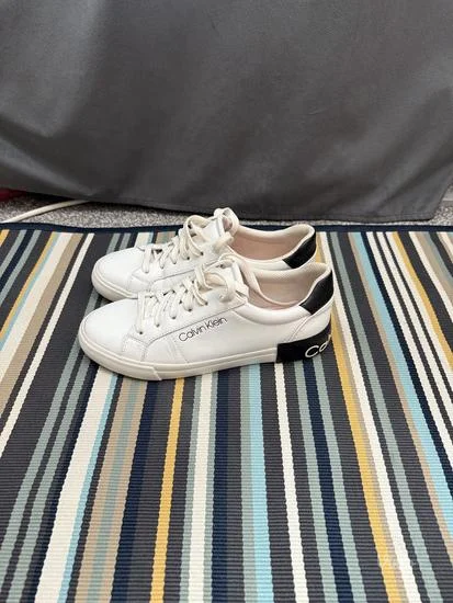 Kao nove Calvin Klein patike