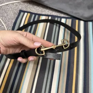 Original nov Massimo Dutti kozni kais L