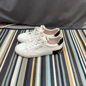 Kao nove Calvin Klein patike