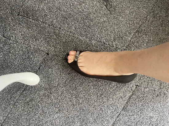 Original Christian Louboutin ravne kozne cipele