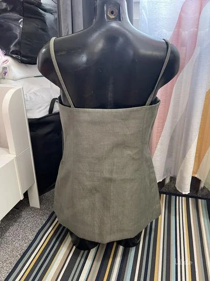 Nov elegantni Massimo Dutti laneno korset M