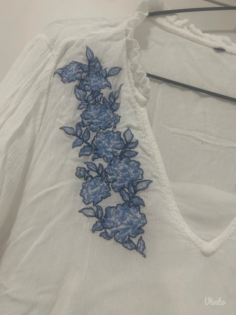 Prelepa bluza sa vezom