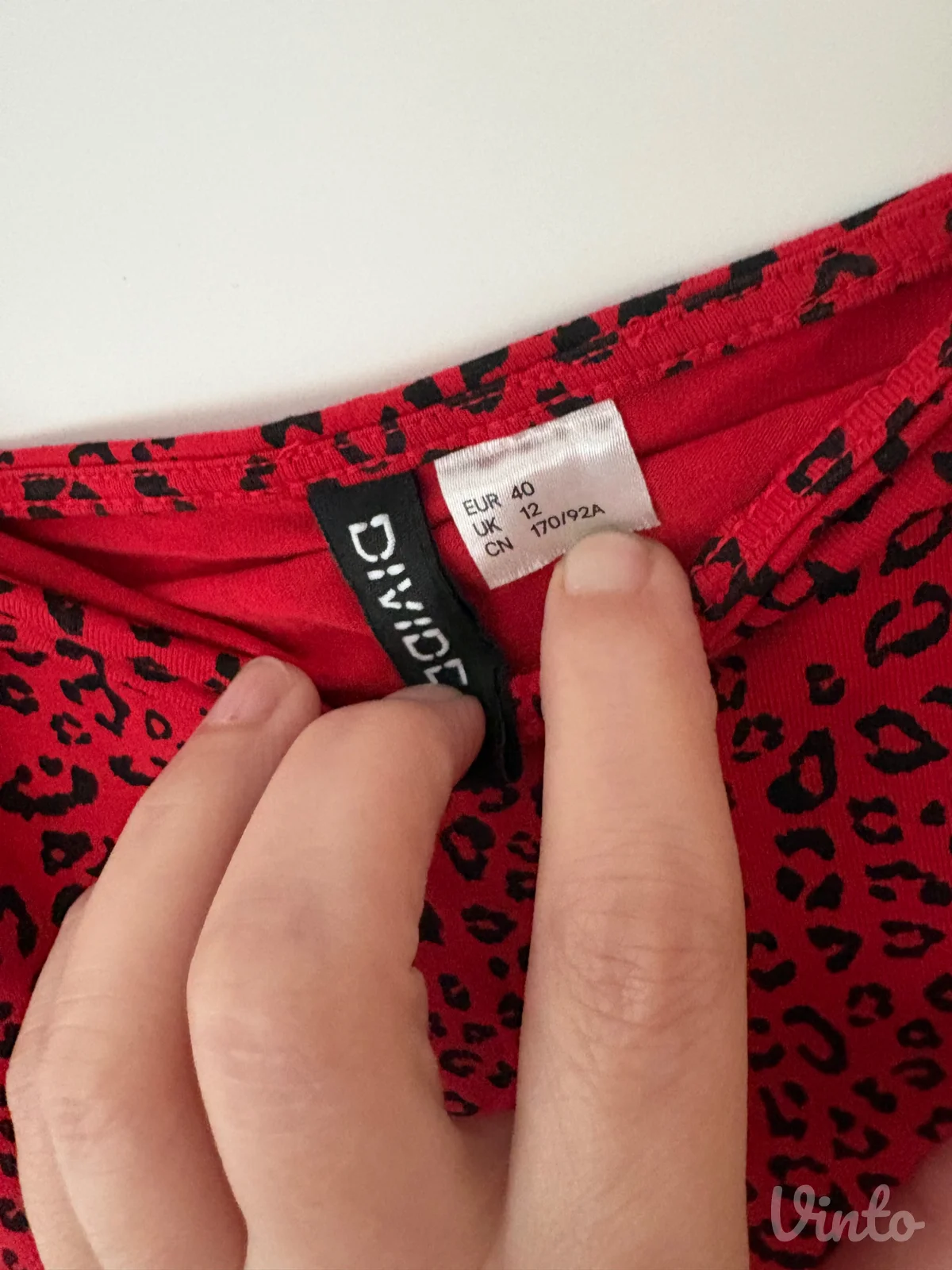 Divided (H&M)crvena leopard mini haljina (veličina 40) – Atraktivna!