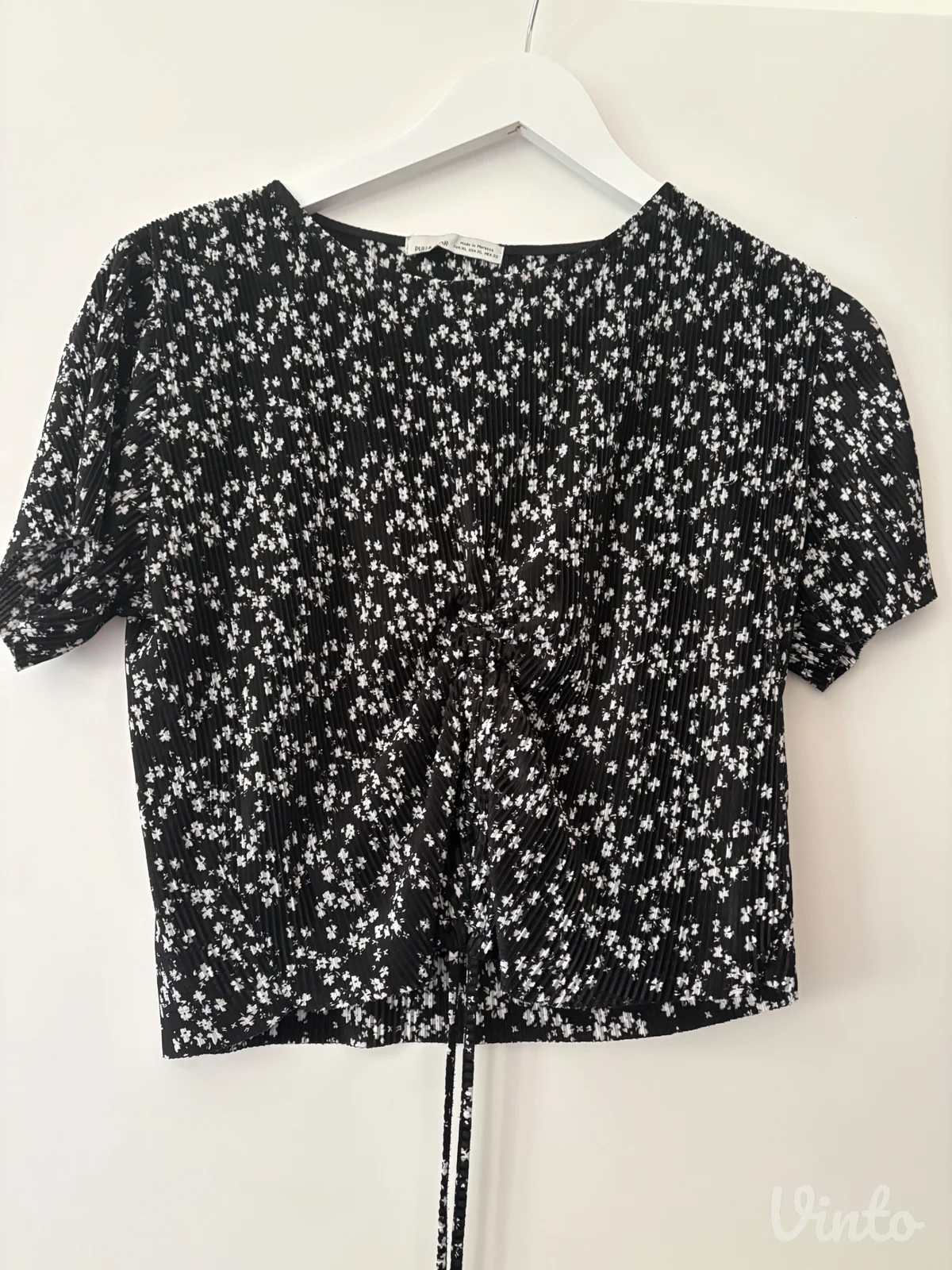 PULL&BEAR crna cvetna bluza sa nabiranjem (XL) - Odlicna