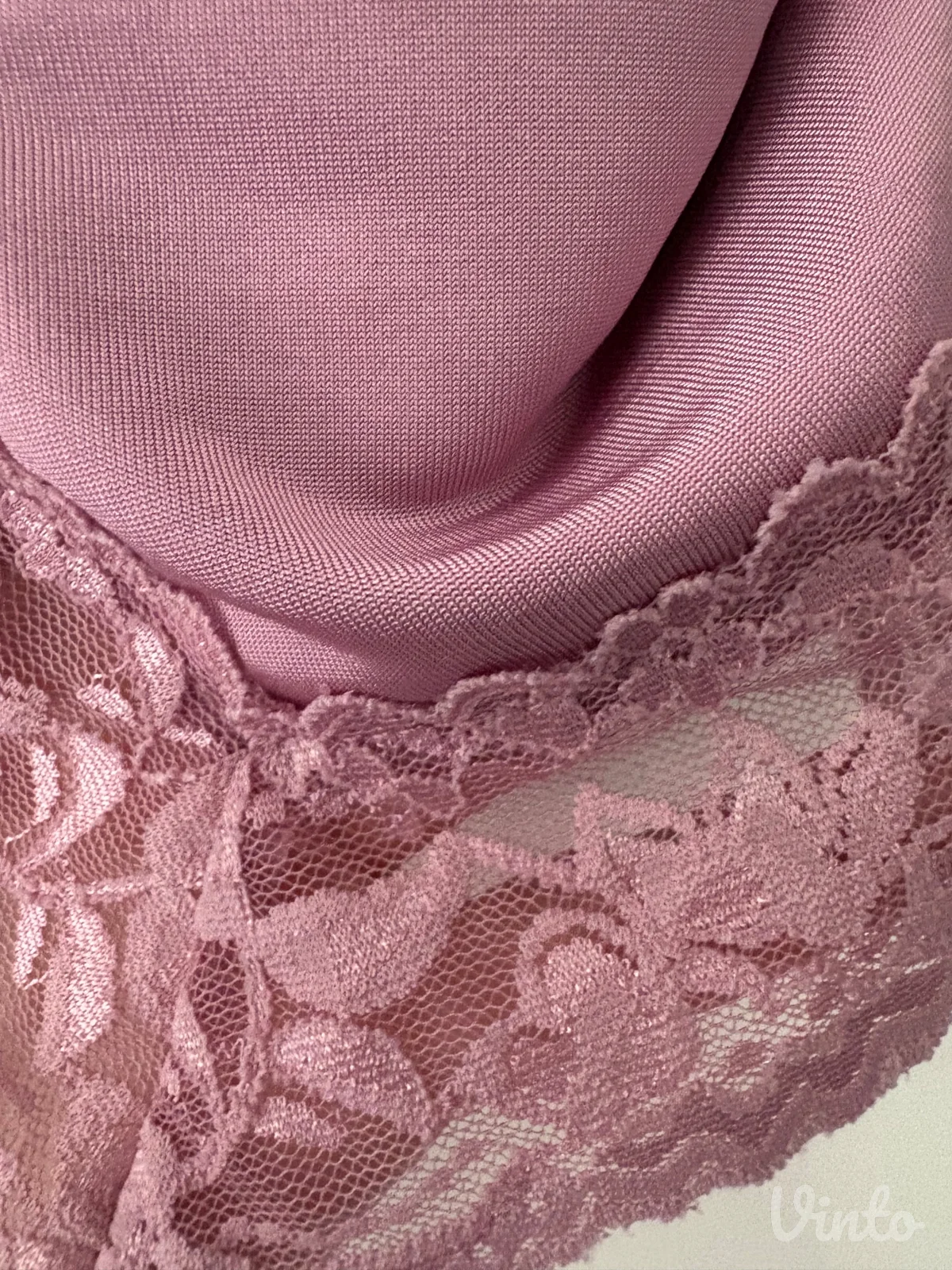 Missguided saten top sa čipkom (UK 12 / EUR 40)