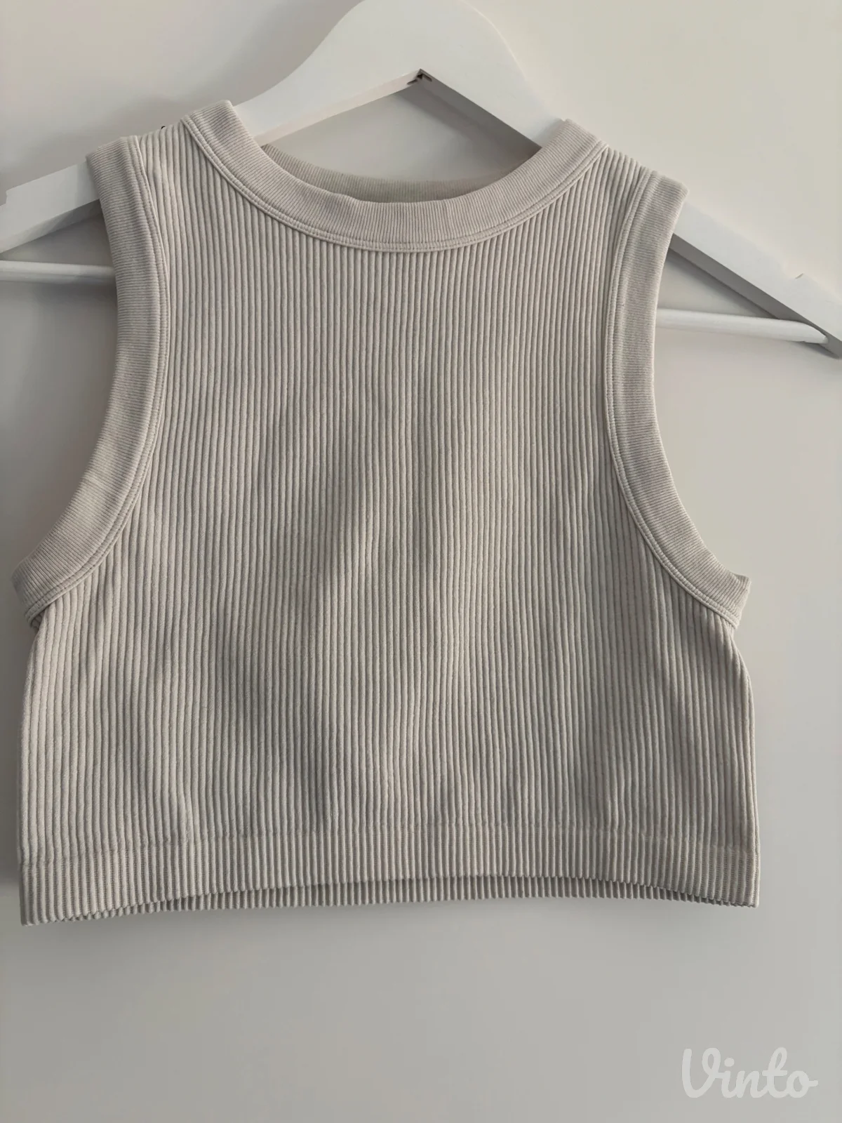 ZARA svetlo siva rebrasta majica / bešavni crop top (XS) - ODLIČAN