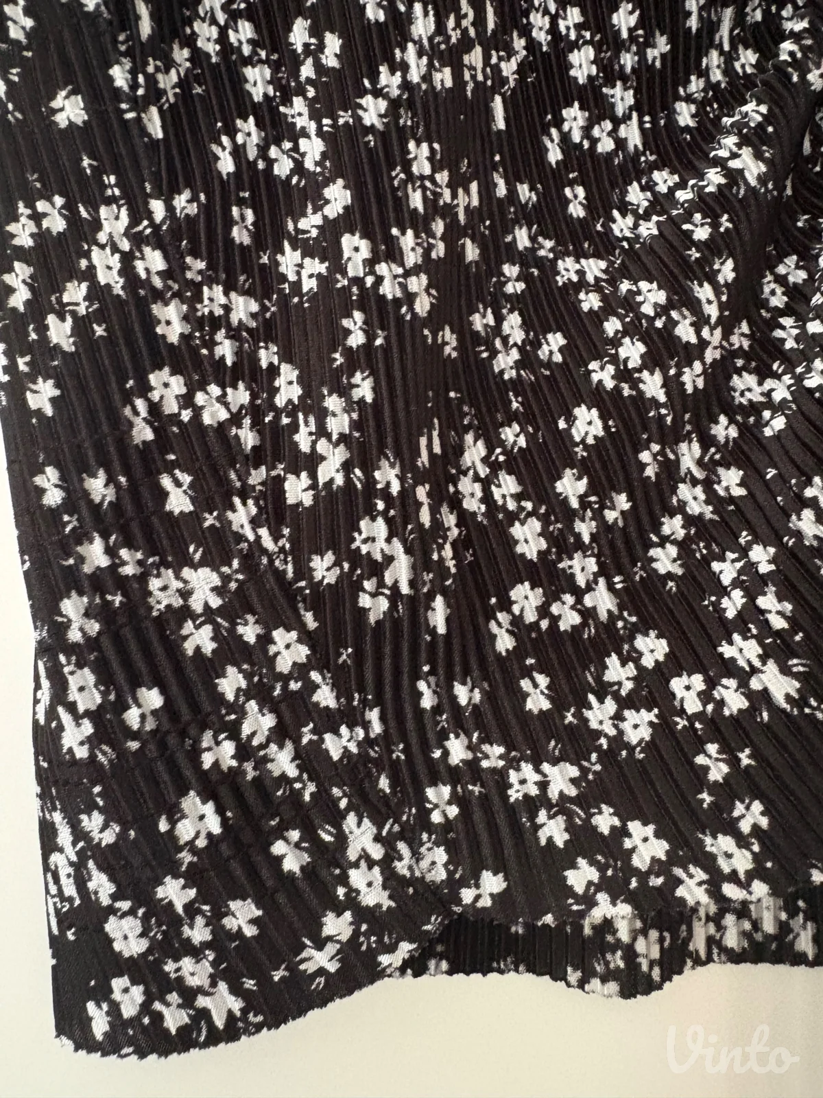 PULL&BEAR crna cvetna bluza sa nabiranjem (XL) - Odlicna