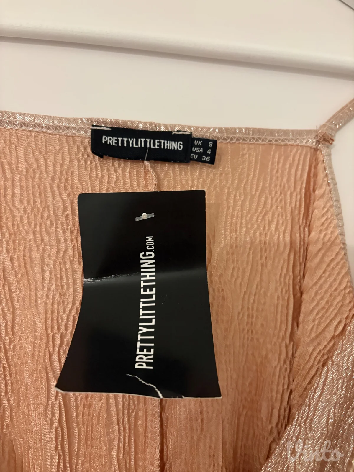 NOVA PrettyLittleThing zlatna haljina vel. S / 36 Opis
