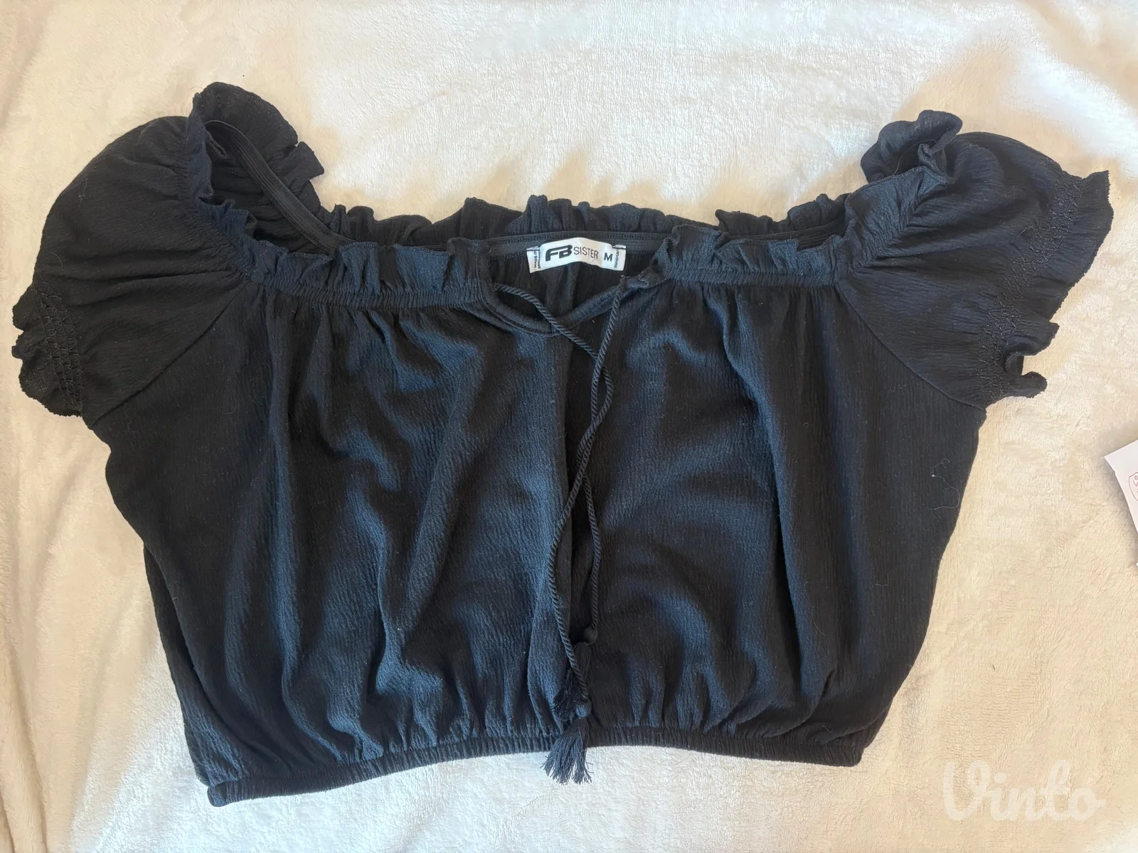 FB Sister krop top majica (M veličina) – odlicna