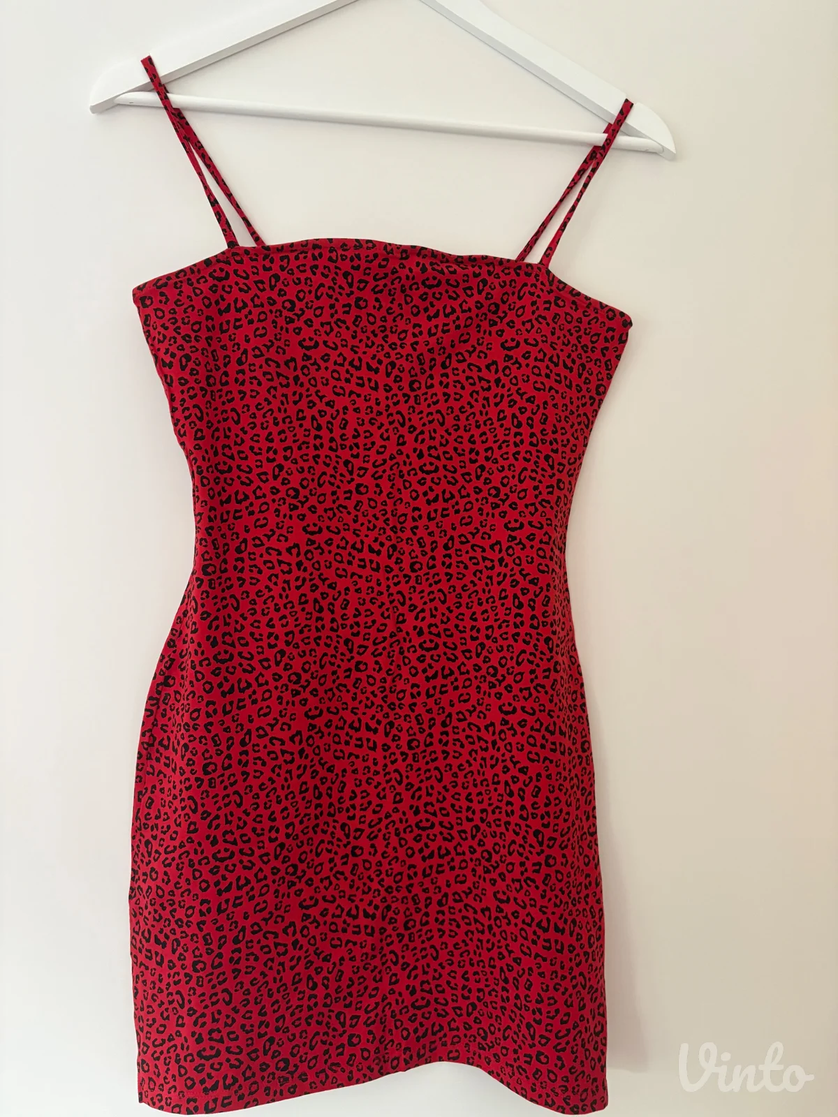 Divided (H&M)crvena leopard mini haljina (veličina 40) – Atraktivna!