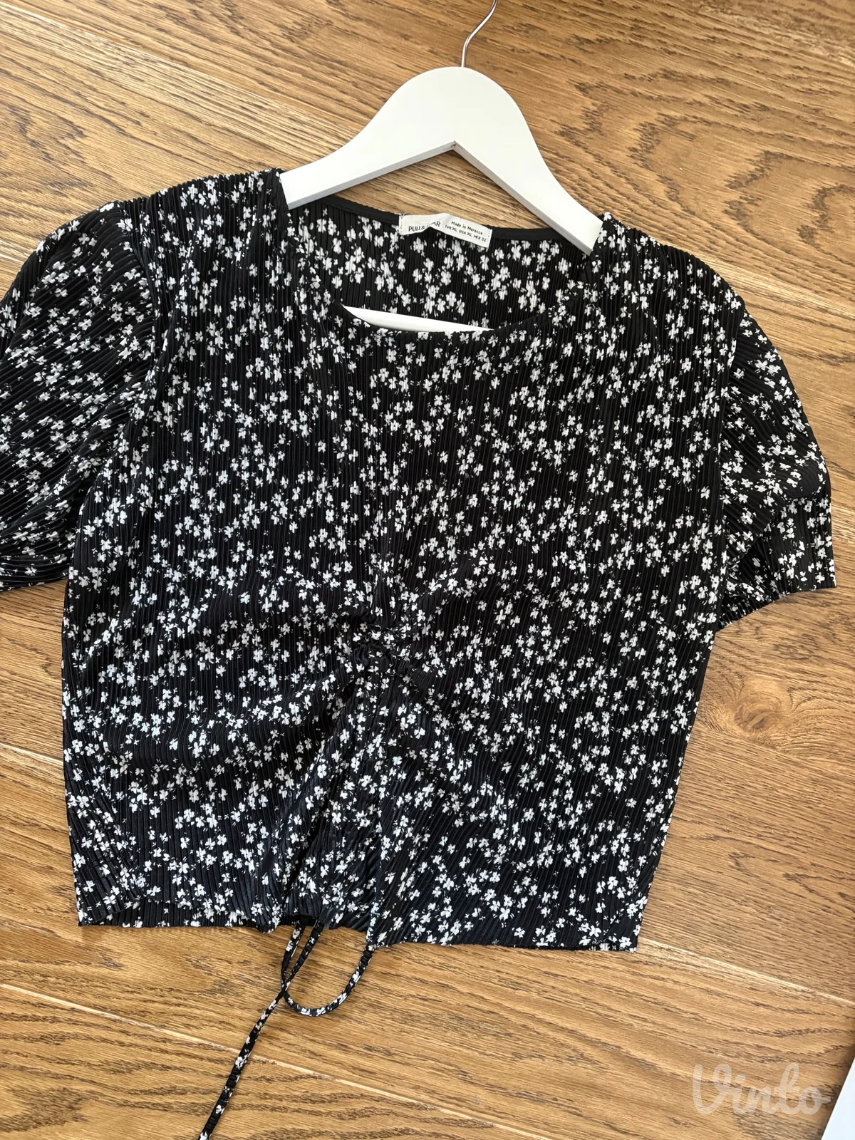 PULL&BEAR crna cvetna bluza sa nabiranjem (XL) - Odlicna