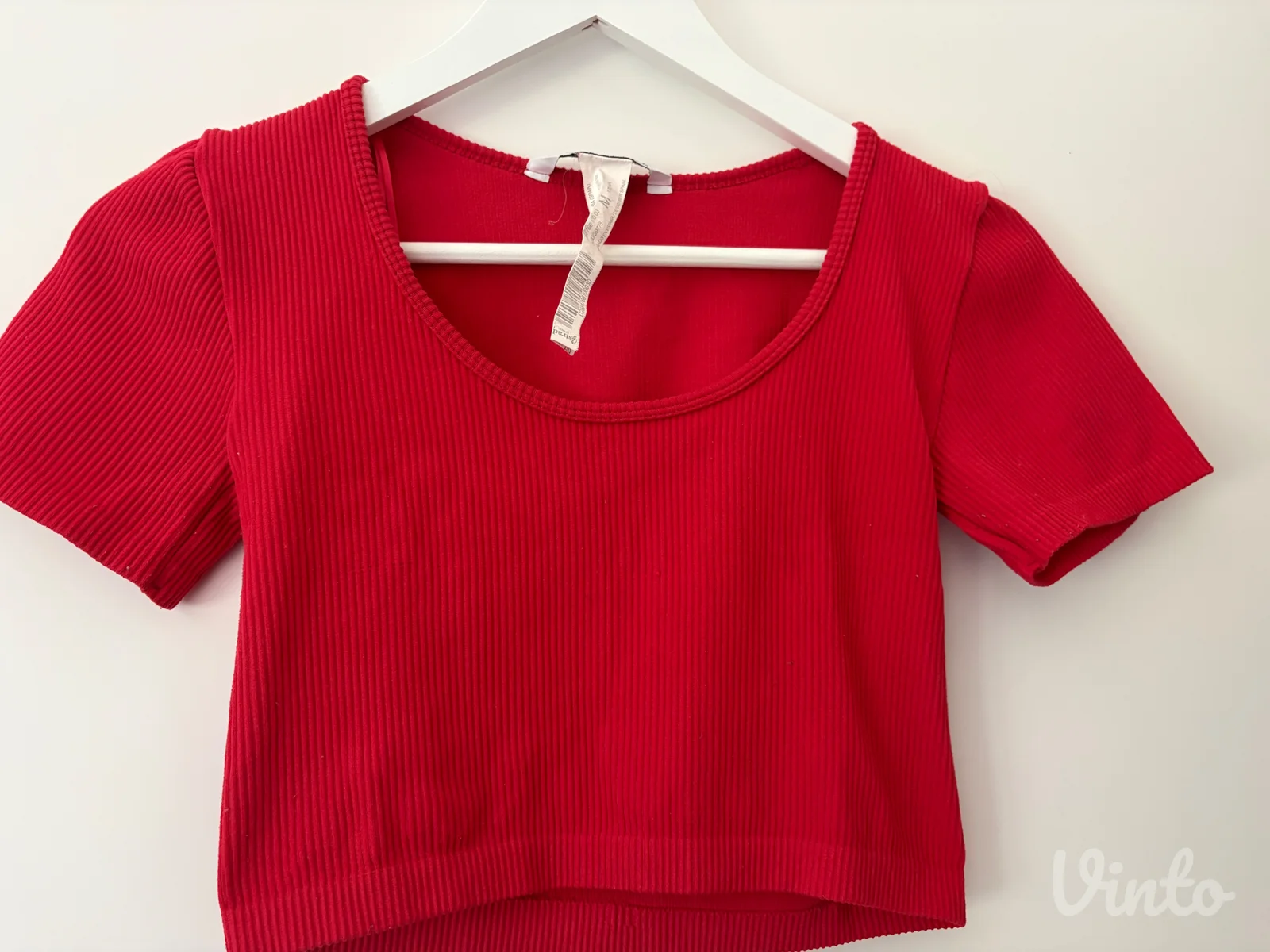 STRADIVARIUS jarko crvena rebrasta majica / crop top (M) - Vrlo dobro stanje
